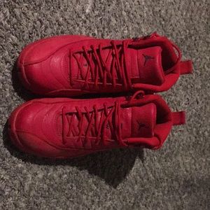 I’m selling these shoes bc I don’t need them anymore and need the money will neg